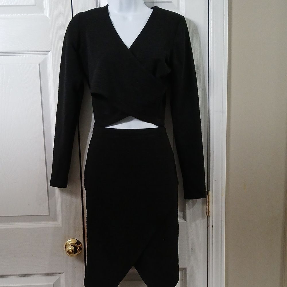 Snap black 2 pc skirt set Long sleeve top and pull on skirt  Sz M/L  NWOT